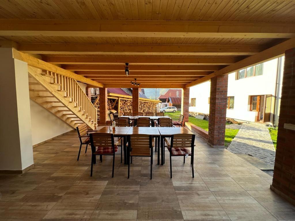 Casa Bujor De Munte Dragoslavele Hotel ภายนอก รูปภาพ